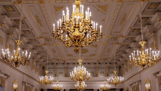 Rīgas pils Baltās zāles lustras