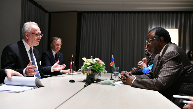 Latvijas un Namībijas delegācijas pie sarunu galda