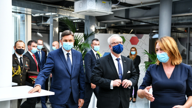 Valsts prezidents Egils Levits un Boruts Pāhors apmeklē Jožefa Stefana institūtu