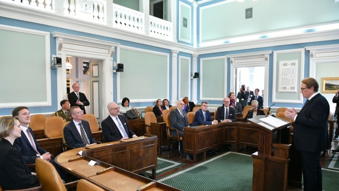 Darba vizītes delegācija sēž Islandes parlamentā