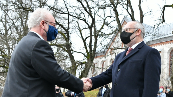 Egils Levits un Alars Kariss sarokojas