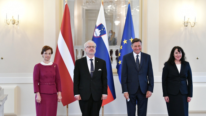 Valsts prezidents Egils Levits, Andra Levite kopā ar Slovēnijas prezidentu un kundzi