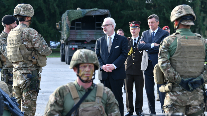 Valsts prezidents Egils Levits Slovēnijas 10 eFP bāzē ar Slovēnijas prezidentu Borutu Pāhoru