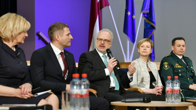 Egils Levits diskusijā