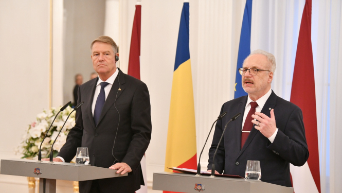 No kreisās: Klauss Verners Johanniss un Egils Levits