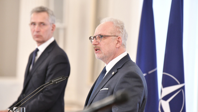 Valsts prezidents Egils Levits un NATO ģenerālsekretārs Jens Stoltenbergs