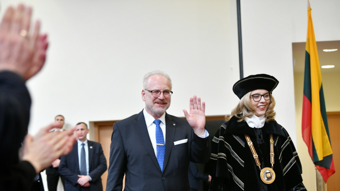 Valsts prezidents saņem Mīkola Romera Universitātes goda doktora grādu