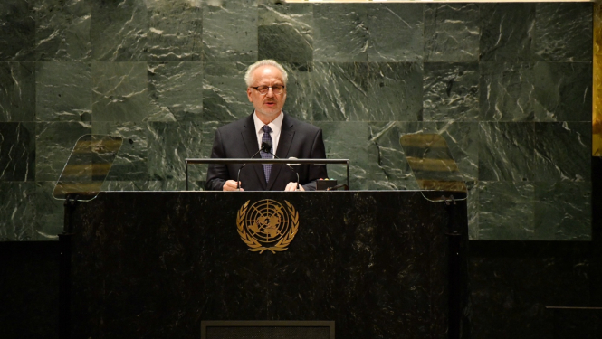 Egils Levits pie ANO tribīnes saka runu