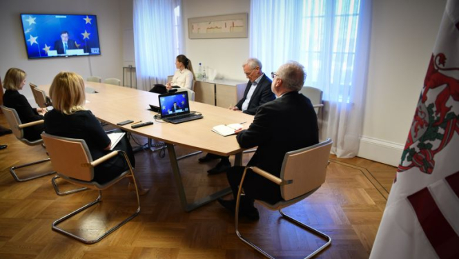 Valsts prezidents ar EK izpildviceprezidentu V. Dombrovski pārrunā ES izejas stratēģiju no COVID-19 izraisītās krīzes
