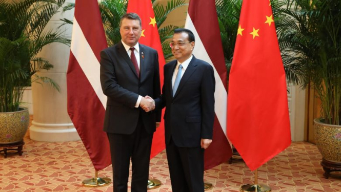 Valsts prezidents Pekinā tiekas ar Ķīnas premjerministru