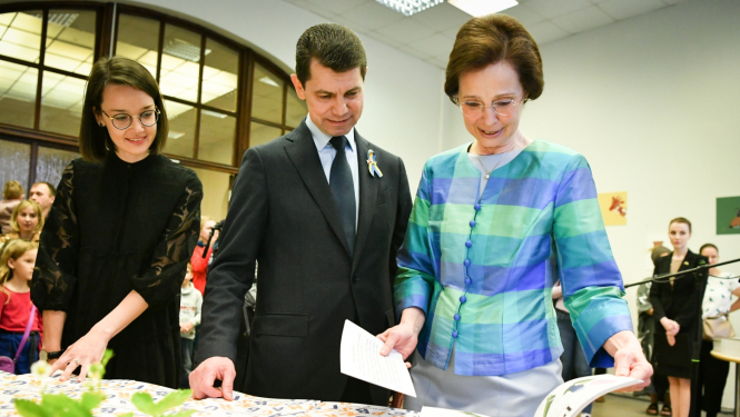 Andra Levite bilingvālās ābeces ukraiņu, latviešu valodas apguvei atklāšanas pasākumā