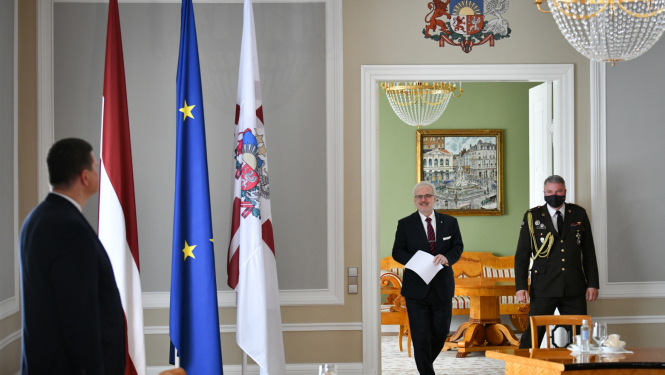 Sarunas dalībnieki Rīgas pils Ģerboņu zālē