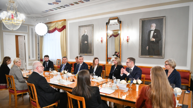 22.11.2022. Valsts prezidents Egils Levits tiekas ar Eiropas Savienības Austrumu partnerības Augstāko revīzijas iestāžu foruma pārstāvjiem.