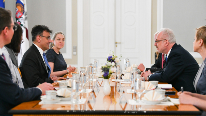  Trīs jūru iniciatīvas (TJI) Biznesa foruma noslēgumā Valsts prezidents Egils Levits Rīgas pilī tikās ar Google viceprezidentu Karanu Bhatiu (Mr Karan Bhatia)