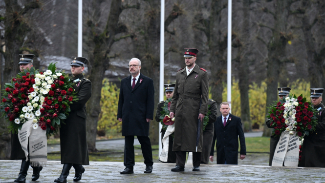 11.11.2022. Valsts prezidents Egils Levits piedalās Lāčplēša dienai veltītajos pasākumos Rīgas Domā un Rīgas Brāļu kapos