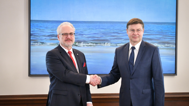 Egils Levits sarokojas ar Valdi Dombrovski