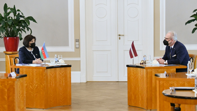 Sahibu Gafarova un Egils Levits sarunā