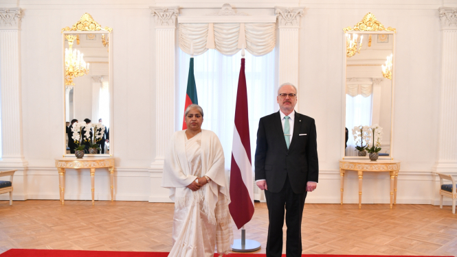 Sultana Laila Hosaina un Egils Levits