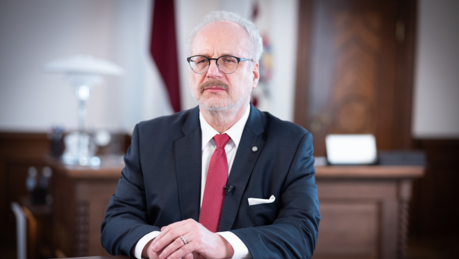 Valsts prezidents Egils Levits savā kabinetā. 