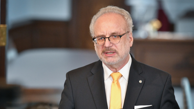 Valsts prezidents Egils Levits atbild uz mediju jautājumiem Rīgas pilī pēc tikšanās ar Ministru prezidentu Krišjāni Kariņu. 07.06.2023.