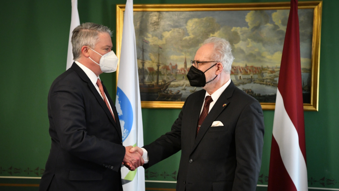 Matiass Kormans un Egils Levits