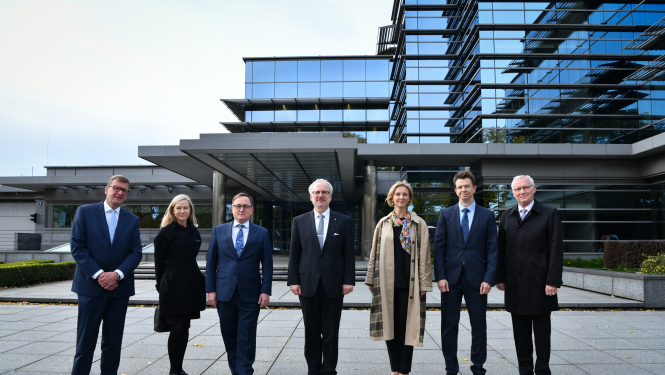 Valsts prezidents Egils Levits un Latvijas Bankas pārstāvji