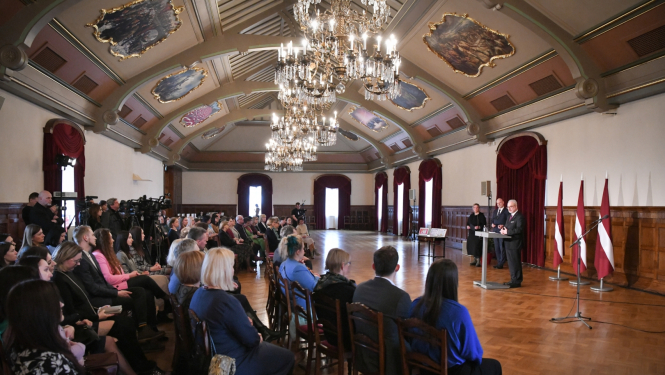 21.03.2023. Valsts prezidents Egils Levits Rīgas pils svētku zālē uzrunā Lielā Talka projekta koordinātorus un atbalstītājus. 