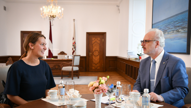 Valsts prezidents ar izglītības un zinātnes ministri pārrunā zinātnes stratēģisko lomu valsts ilgtspējai