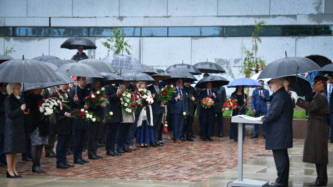 Egils Levits sniedz uzrunu un klātesošie klausās