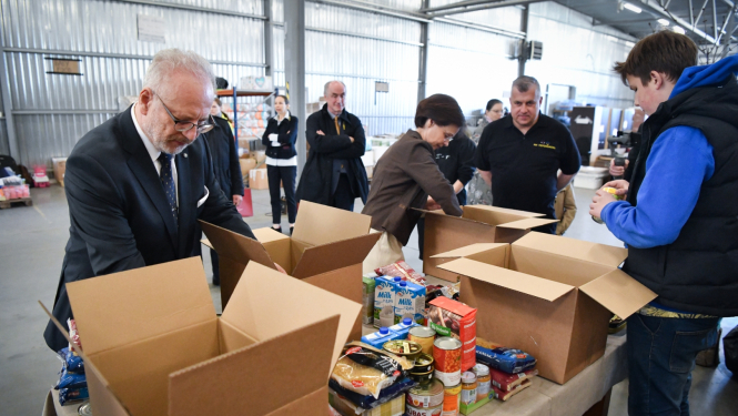 Valsts prezidents Egils Levits un Andra Levite apmeklē labdarības biedrību "Tavi draugi"