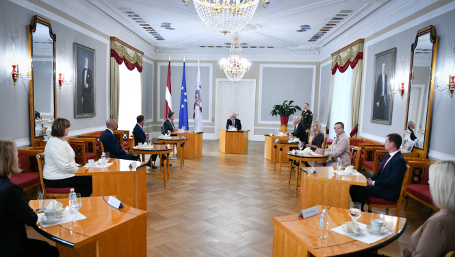 Valsts prezidents Egils Levits un SEB pārstāvji