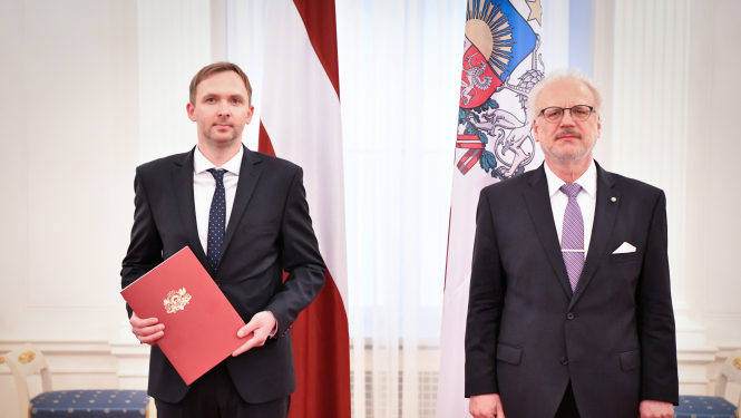 Valsts prezidents Egils Levits un Latvijas vēstnieks Uzbekistānā Reinis Trokša