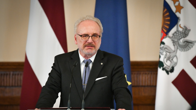 13.06.2023. Valsts prezidents Egils Levits Rīgas pils svētku zālē uzrunā klātesošos skolēnu radošo darbu un pētījumu konkursa "Vēsture ap mums" apbalvošanas ceremonijā. 