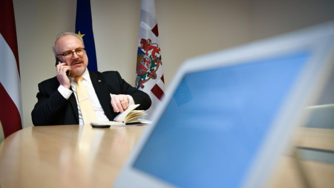 Valsts prezidents ar Izraēlas prezidentu pārrunā abu valstu zinātnieku darbu pie vīrusa COVID-19 izpētes