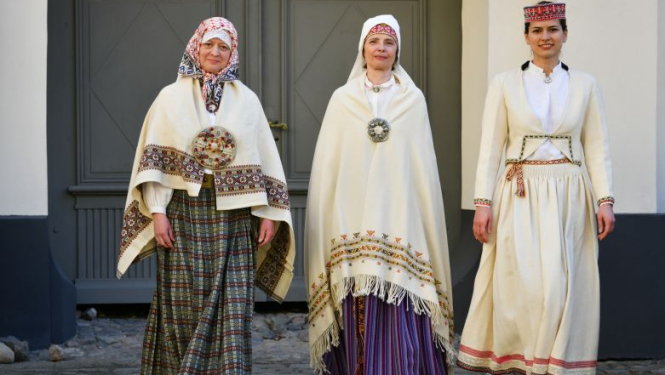 Valsts prezidenta kundze Andra Levite atbalsta virtuālo tautastērpu gājienu #tautastērpugājiens2021