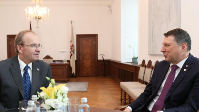 Valsts prezidents tiekas ar Latviešu Nacionālās apvienības Kanadā prezidentu