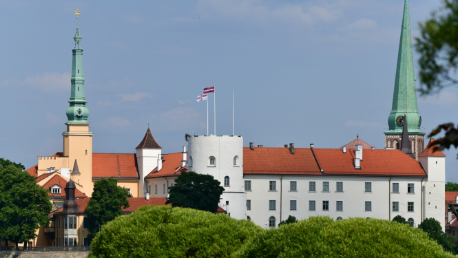 Rīgas pils skats no Daugavas puses