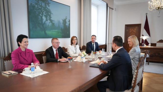 25.10.2024. Valsts prezidenta Edgara Rinkēviča tikšanās ar veselības ministru Hosamu Abu-Meri