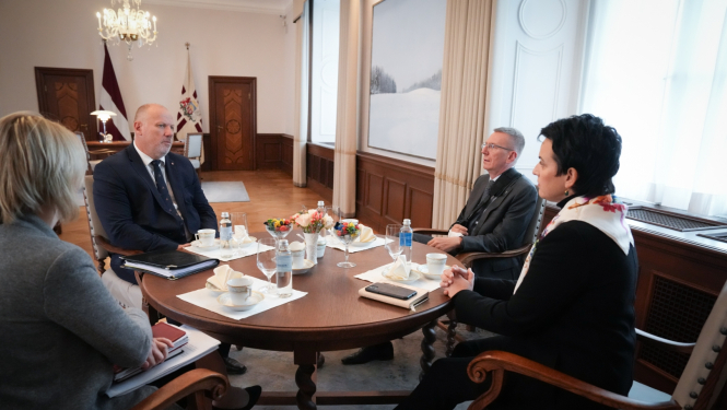 Valsts prezidenta Edgara Rinkēviča tikšanās ar Saeimas Aizsardzības, iekšlietu un korupcijas novēršanas komisijas priekšsēdētāju Raimondu Bergmani