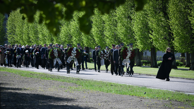 08.05.2024. Valsts prezidenta Edgara Rinkēviča dalība svinīgajā ziedu un vainagu nolikšanas ceremonijā Rīgas Brāļu kapos, godinot Nacisma sagrāves un Otrā pasaules kara upuru piemiņu