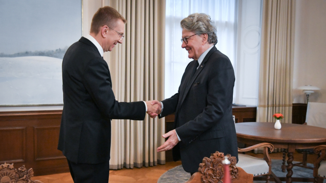 20.10.2023. Valsts prezidenta Edgara Rinkēviča tikšanās ar Eiropas Komisijas iekšējā tirgus komisāru Tjerī Bretonu