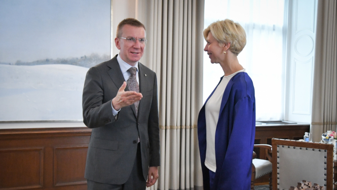 Edgars Rinkēvičs un Anda Čakša