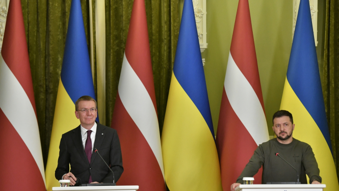 Valsts prezidents Edgars Rinkēvičs un Ukrainas prezidents Volodimirs Zelenskis