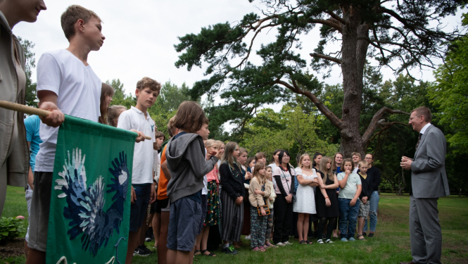 05.08.2023. Valsts prezidents Edgars Rinkēvičs tiekas ar jauniešiem Mazirbē