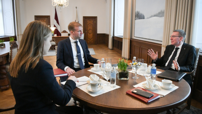 19.02.2024. Valsts prezidenta Edgara Rinkēviča tikšanās ar klimata un enerģētikas ministru Kasparu Melni