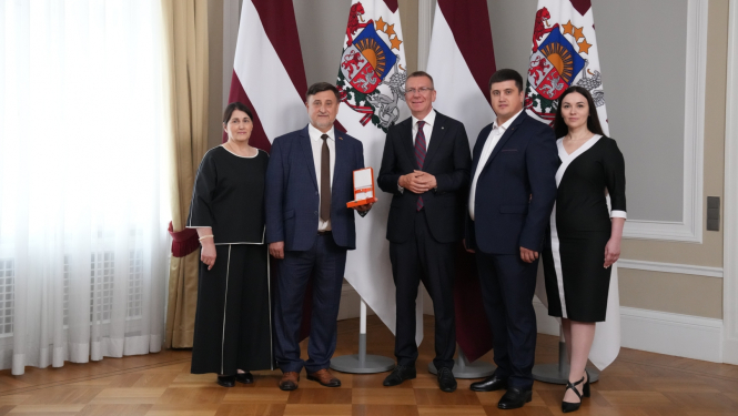 01.07.2024. Atzinības krusta pasniegšanas ceremonija Latvijas Republikas goda konsulam Ukrainā, Luhanskas un Doneckas apgabalā, Oleksandram Pavenko