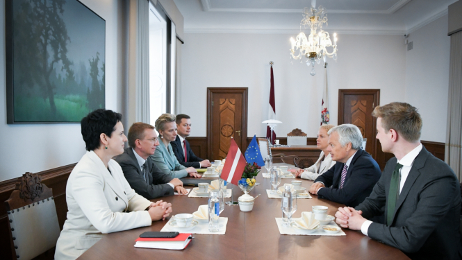 11.09.2023. Valsts prezidenta Edgara Rinkēviča tikšanās ar Eiropas Savienības komisāru tieslietu jautājumos Didjē Reindersu (Didier Reyenders)