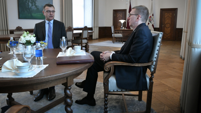 12.03.2024. Valsts prezidenta Edgara Rinkēviča tikšanās ar Saeimas Budžeta un finanšu (nodokļu) komisijas vadītāju Jāni Reiru