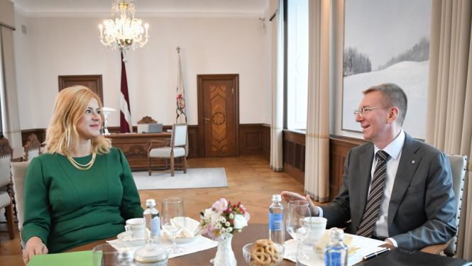 27.07.2023. Valsts prezidents Edgars Rinkēvičs tiekas ar labklājības ministri Eviku Siliņu Valsts prezidenta kabinetā. 