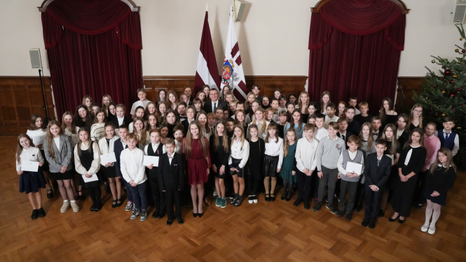 02.12.2024. Latvijas Republikas proklamēšanas 106.gadadienai veltītā skolēnu radošo darbu konkursa dalībnieku viesošanās Rīgas pilī